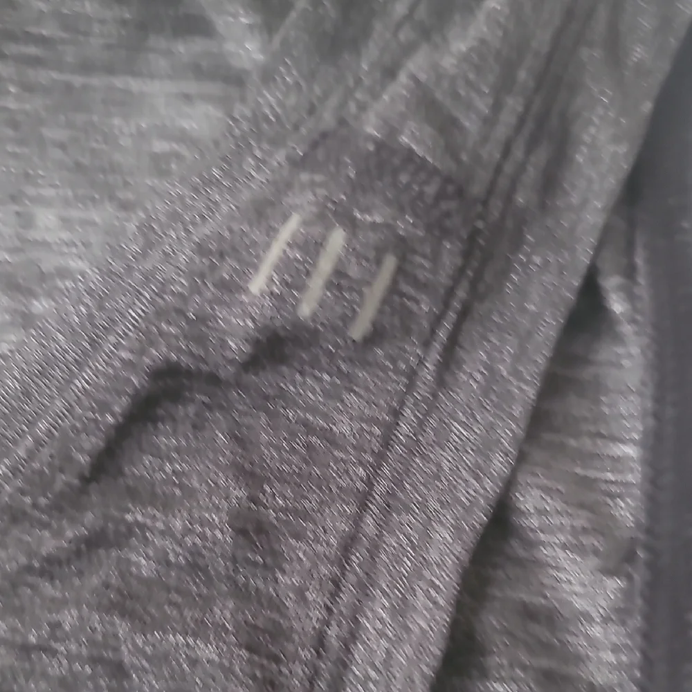 Men's Gray Lululemon Gray Sleeveless Fitness Moisture Wicking Gym Shirt - Picture 2 of 5
